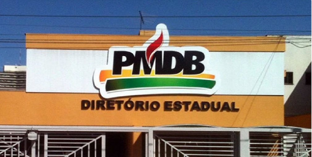 O site Goiás Real, cujo CNPJ controlador é de um Diretório do PMDB, foi condenado no último dia 5 de outubro a indenizar o governador Marconi Perillo em R$ 5 mil por danos morais decorrentes de calúnias veiculadas em seu portal de notícias; decisão atesta que as acusações do uso do Programa Goiás na Frente para fazer com que prefeitos deixassem o PMDB eram de fato mentirosas; nota mentirosa publicada no site Goiás Real, afirmou o juiz Rodrigo de Melo Brustolin, “extrapola os limites do caráter informativo” (Foto: José Barbacena) O site Goiás Real, cujo CNPJ controlador é de um Diretório do PMDB, foi condenado no último dia 5 de outubro a indenizar o governador Marconi Perillo em R$ 5 mil por danos morais decorrentes de calúnias veiculadas em seu portal de notícias; decisão atesta que as acusações do uso do Programa Goiás na Frente para fazer com que prefeitos deixassem o PMDB eram de fato mentirosas; nota mentirosa publicada no site Goiás Real, afirmou o juiz Rodrigo de Melo Brustolin, “extrapola os limites do caráter informativo”