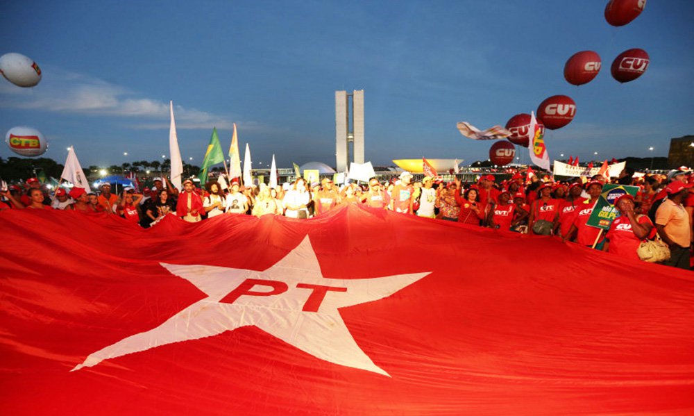 No Brasil democrático, justo e soberano que sonhamos, as políticas culturais devem partir de um único princípio: o lugar da produção cultural é e deve continuar sendo a sociedade civil. Uma política cultural de viés emancipador deve partir desse ponto, mobilizando a participação efetiva, independente e criadora do povo brasileiro (Foto: Daniel Samam) No Brasil democrático, justo e soberano que sonhamos, as políticas culturais devem partir de um único princípio: o lugar da produção cultural é e deve continuar sendo a sociedade civil. Uma política cultural de viés emancipador deve partir desse ponto, mobilizando a participação efetiva, independente e criadora do povo brasileiro