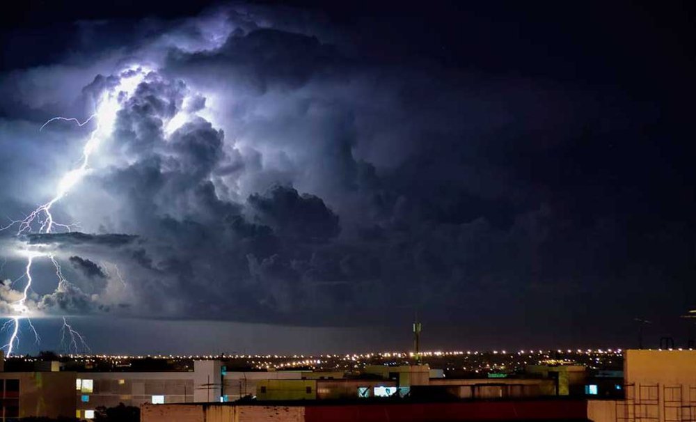 As chuvas que caíram no Distrito Federal desde o início de maio superaram em 66% a média prevista para todo os dias deste mês; de acordo com o Instituto Nacional de Meteorologia (Inmet), choveu 64,3 mm desde o dia 1º até esta segunda-feira (22); a média prevista para o mês era de 38,6 mm (Foto: Leonardo Lucena) As chuvas que caíram no Distrito Federal desde o início de maio superaram em 66% a média prevista para todo os dias deste mês; de acordo com o Instituto Nacional de Meteorologia (Inmet), choveu 64,3 mm desde o dia 1º até esta segunda-feira (22); a média prevista para o mês era de 38,6 mm