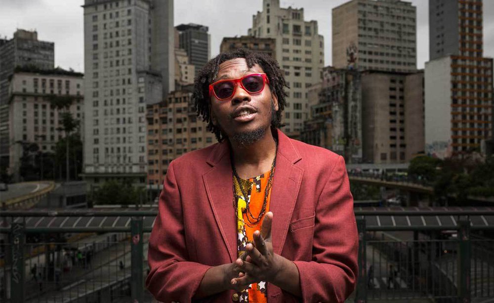 Em entrevista ao portal Vermelho registrada dias antes dos shows de lançamento oficial do aclamado "Galanga Livre", o rapper Rincon Sapiência relembra sua trajetória, opina com ceticismo sobre o pleito presidencial de 2018 e fala sobre o combate ao racismo e ao conservadorismo no País
(Foto: Leonardo Attuch) Em entrevista ao portal Vermelho registrada dias antes dos shows de lançamento oficial do aclamado "Galanga Livre", o rapper Rincon Sapiência relembra sua trajetória, opina com ceticismo sobre o pleito presidencial de 2018 e fala sobre o combate ao racismo e ao conservadorismo no País