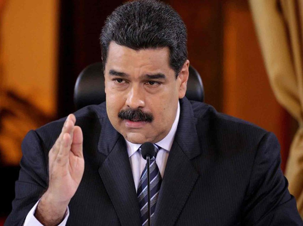 O novo super-órgão legislativo da Venezuela foi criticado por governos sul-americanos e por Washington, após se dar o poder de passar leis, substituindo o Congresso liderado pela oposição, enquanto a ex-promotora Luisa Ortega deixou o País; presidente Nicolas Maduro promoveu a eleição do mês passado dos 545 membros da Assembleia Constituinte, com objeção da oposição, que boitocou o voto, chamando de afronta à democracia; em sua primeira sessão, a Assembleia demitiu Ortega, que havia acusado Maduro de violação dos direitos humanos (Foto: Leonardo Lucena) O novo super-órgão legislativo da Venezuela foi criticado por governos sul-americanos e por Washington, após se dar o poder de passar leis, substituindo o Congresso liderado pela oposição, enquanto a ex-promotora Luisa Ortega deixou o País; presidente Nicolas Maduro promoveu a eleição do mês passado dos 545 membros da Assembleia Constituinte, com objeção da oposição, que boitocou o voto, chamando de afronta à democracia; em sua primeira sessão, a Assembleia demitiu Ortega, que havia acusado Maduro de violação dos direitos humanos