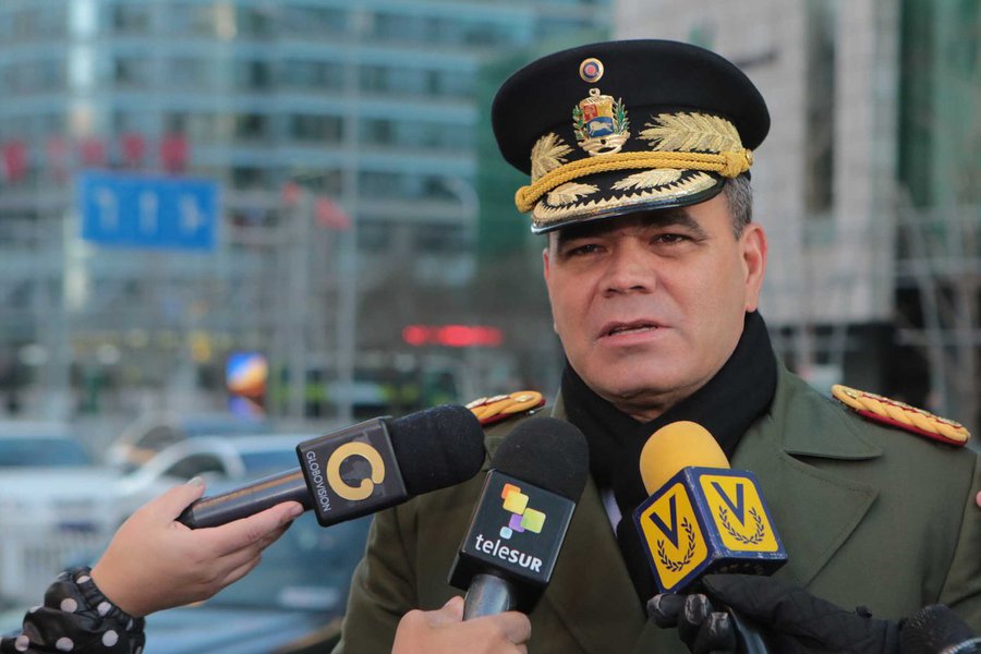 O ministro da Defesa da Venezuela, Vladimir Padrino López, tachou de "loucura" a ameaça feita pelo presidente dos Estados Unidos, Donald Trump, que disse que uma "ação militar" não está descartada no país sul-americano; "Eu digo que isto é um ato de loucura, de supremo extremismo. Há uma elite extremista no governo dos EUA, sobre a qual eu realmente não sei o que está acontecendo. O que vai a acontecer no mundo, se eles vão acabar com a humanidade, com o planeta Terra e todos os seus recursos?", disse o ministro (Foto: Romulo Faro) O ministro da Defesa da Venezuela, Vladimir Padrino López, tachou de "loucura" a ameaça feita pelo presidente dos Estados Unidos, Donald Trump, que disse que uma "ação militar" não está descartada no país sul-americano; "Eu digo que isto é um ato de loucura, de supremo extremismo. Há uma elite extremista no governo dos EUA, sobre a qual eu realmente não sei o que está acontecendo. O que vai a acontecer no mundo, se eles vão acabar com a humanidade, com o planeta Terra e todos os seus recursos?", disse o ministro