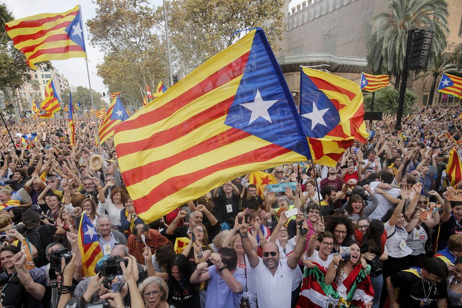 O Ministério das Relações Exteriores anunciou neste sábado (28) que rejeita a declaração de independência da Catalunha; em nota, o Itamaraty pede respeito à Constituição da Espanha e informa que o governo brasileiro acompanha com atenção os desdobramentos relativos à região; no comunicado, o governo brasileiro "reitera seu chamado ao diálogo com base no pleno respeito à legalidade constituicional e na preservação da unidade do Reino da Espanha" (Foto: Romulo Faro) O Ministério das Relações Exteriores anunciou neste sábado (28) que rejeita a declaração de independência da Catalunha; em nota, o Itamaraty pede respeito à Constituição da Espanha e informa que o governo brasileiro acompanha com atenção os desdobramentos relativos à região; no comunicado, o governo brasileiro "reitera seu chamado ao diálogo com base no pleno respeito à legalidade constituicional e na preservação da unidade do Reino da Espanha"