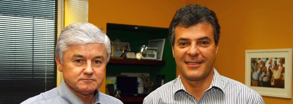 Procurador Rodrigo Janot pediu ao STF a abertura de inquérito com o objetivo de apurar se o chefe da Casa Civil do Paraná, Valdir Rossoni (PSDB-PR), cometeu o crime de prevaricação para tentar beneficiar o governador Beto Richa (PSDB); Janot afirma que Rossoni levou três anos e dez dias para encaminhar à CCJ da Assembleia Legislativa do Paraná o pedido do STJ para processar o chefe do executivo; na época, Rossoni era presidente do Alep; "Procurando satisfazer interesse pessoal, Rossoni tentou impedir o prosseguimento da ação penal movida contra seu correligionário, Beto Richa", afirma o procurador (Foto: Leonardo Lucena) Procurador Rodrigo Janot pediu ao STF a abertura de inquérito com o objetivo de apurar se o chefe da Casa Civil do Paraná, Valdir Rossoni (PSDB-PR), cometeu o crime de prevaricação para tentar beneficiar o governador Beto Richa (PSDB); Janot afirma que Rossoni levou três anos e dez dias para encaminhar à CCJ da Assembleia Legislativa do Paraná o pedido do STJ para processar o chefe do executivo; na época, Rossoni era presidente do Alep; "Procurando satisfazer interesse pessoal, Rossoni tentou impedir o prosseguimento da ação penal movida contra seu correligionário, Beto Richa", afirma o procurador