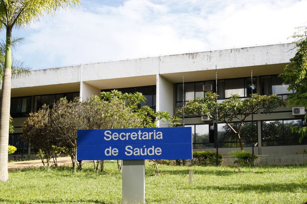 O Ministério Público de Contas do DF (MPC/DF) encaminhou uma representação ao TCDF, para investigar possíveis irregularidades, ocorridas no âmbito da Secretaria de Saúde do DF, quanto ao pagamento em excesso de horas extras decorrentes de desvio de função de técnicos em radiologia; segundo apurou o MP de contas, apenas com horas extras devidas a esses profissionais foram pagos aproximadamente R$ 1,9 milhão em 2015 e R$ 1,2 milhão em 2016 (Foto: Leonardo Lucena) O Ministério Público de Contas do DF (MPC/DF) encaminhou uma representação ao TCDF, para investigar possíveis irregularidades, ocorridas no âmbito da Secretaria de Saúde do DF, quanto ao pagamento em excesso de horas extras decorrentes de desvio de função de técnicos em radiologia; segundo apurou o MP de contas, apenas com horas extras devidas a esses profissionais foram pagos aproximadamente R$ 1,9 milhão em 2015 e R$ 1,2 milhão em 2016