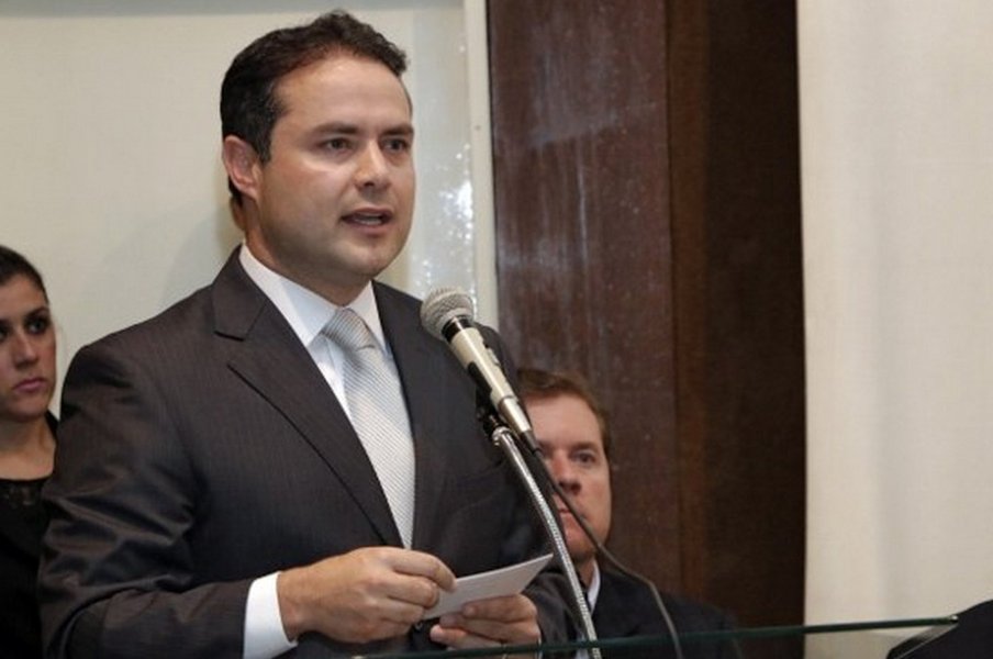 O governador Renan Filho (PMDB) sancionou uma lei que cria um projeto de prevenção e apoio às vítimas de violência doméstica em Alagoas; lei também cria o projeto ‘Quebrando o Silêncio’, que tem como objetivo conscientizar a população sobre a importância no combate contra esse tipo de violência, orientando famílias, pais, alunos e educadores sobre o tema (Foto: Voney Malta) O governador Renan Filho (PMDB) sancionou uma lei que cria um projeto de prevenção e apoio às vítimas de violência doméstica em Alagoas; lei também cria o projeto ‘Quebrando o Silêncio’, que tem como objetivo conscientizar a população sobre a importância no combate contra esse tipo de violência, orientando famílias, pais, alunos e educadores sobre o tema