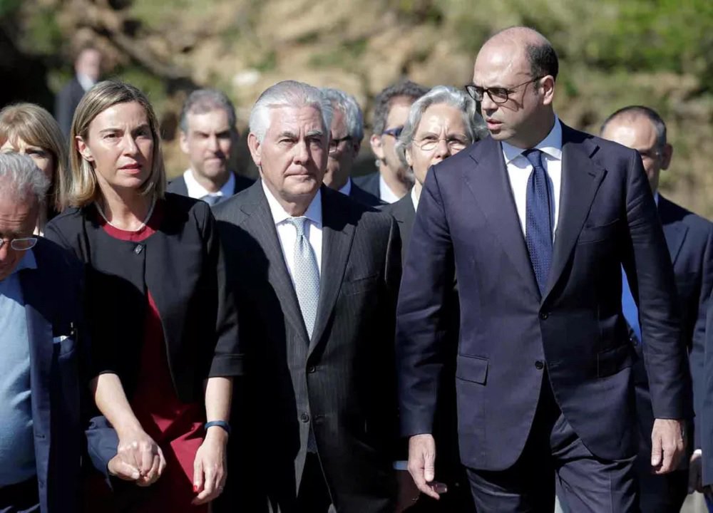 Ministros e representantes das Relações Exteriores dos países do G7 (fórum integrado por sete nações que, juntas, representam metade da economia mundial: Alemanha, Canadá, Estados Unidos, França, Itália, Japão e Reino Unido) se reúnem nesta segunda e terça-fira na cidade de Lucca, na Itália, para discutir a situação na Síria e analisar como derrotar o grupo terrorista Estado Islâmico; as reuniões, que servirão de preparação para a cúpula de chefes de governo do G7 em maio na cidade de Taormina, na Sicília, acontecem num momento de grande inquietação entre os países ocidentais por conta da ameaça terrorista e dos conflitos no Oriente Médio (Foto: Romulo Faro) Ministros e representantes das Relações Exteriores dos países do G7 (fórum integrado por sete nações que, juntas, representam metade da economia mundial: Alemanha, Canadá, Estados Unidos, França, Itália, Japão e Reino Unido) se reúnem nesta segunda e terça-fira na cidade de Lucca, na Itália, para discutir a situação na Síria e analisar como derrotar o grupo terrorista Estado Islâmico; as reuniões, que servirão de preparação para a cúpula de chefes de governo do G7 em maio na cidade de Taormina, na Sicília, acontecem num momento de grande inquietação entre os países ocidentais por conta da ameaça terrorista e dos conflitos no Oriente Médio