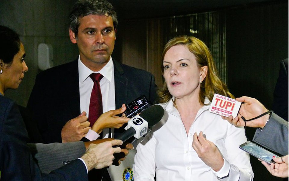 O partido só tem a ganhar com o debate entre a senadora Gleisi e o senador Lindbergh (Foto: Valter Pomar) O partido só tem a ganhar com o debate entre a senadora Gleisi e o senador Lindbergh