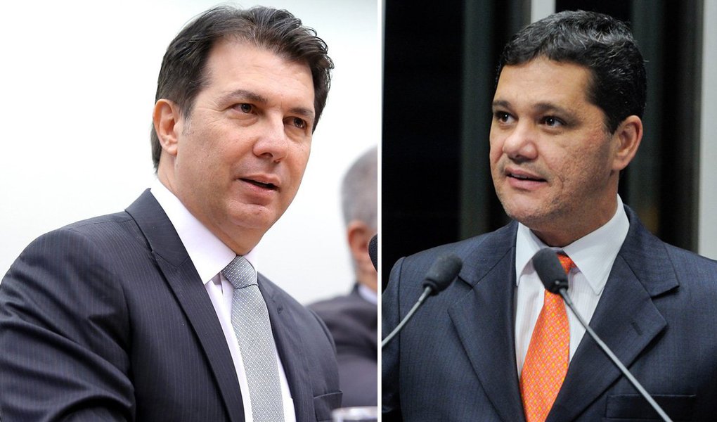 Divulgação de que Michel Temer deu aval para comprar o silêncio de Eduardo Cunha na cadeia não provou ainda a renúncia de Temer, mas já paralisou o andamento das reformas da Previdência e Trabalhista no Congresso; deputado Arthur Maia (PPS-BA), relator da Previdência, disse hoje que “não há espaço” para avançar no tema; desde ontem, após vazamento da delação premiada dos empresários Joesley Batista e Wesley Batista, “passamos a viver um cenário crítico, de incertezas”; mais cedo, o relator da reforma Trabalhista no Senado, Ricardo Ferraço (PSDB-ES), também disse que não há mais clima para a votação do projeto (Foto: Aquiles Lins) Divulgação de que Michel Temer deu aval para comprar o silêncio de Eduardo Cunha na cadeia não provou ainda a renúncia de Temer, mas já paralisou o andamento das reformas da Previdência e Trabalhista no Congresso; deputado Arthur Maia (PPS-BA), relator da Previdência, disse hoje que “não há espaço” para avançar no tema; desde ontem, após vazamento da delação premiada dos empresários Joesley Batista e Wesley Batista, “passamos a viver um cenário crítico, de incertezas”; mais cedo, o relator da reforma Trabalhista no Senado, Ricardo Ferraço (PSDB-ES), também disse que não há mais clima para a votação do projeto