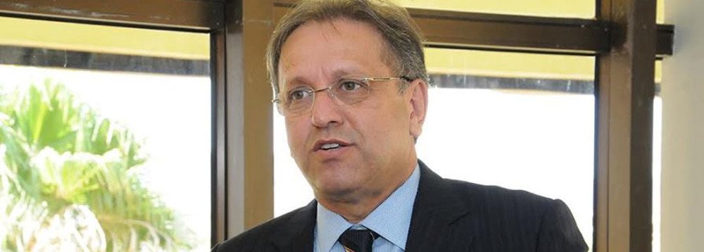O governador do Tocantins, Marcelo Miranda, afirmou, por meio de sua assessoria jurídica, que "está à disposição da Justiça, Ministério Público Federal e Polícia Federal, para esclarecer quaisquer fatos, quando tiver acesso aos documentos que deram origem à operação, na certeza de que não cometeu qualquer ato ilícito, e confiante na análise correta pelo Poder Judiciário"; o chefe do executivo estadual foi alvo da Operação Convergência, da Polícia Federal, que apura pagamento ileeais em obras de infraestrutura do estado (Foto: Leonardo Lucena) O governador do Tocantins, Marcelo Miranda, afirmou, por meio de sua assessoria jurídica, que "está à disposição da Justiça, Ministério Público Federal e Polícia Federal, para esclarecer quaisquer fatos, quando tiver acesso aos documentos que deram origem à operação, na certeza de que não cometeu qualquer ato ilícito, e confiante na análise correta pelo Poder Judiciário"; o chefe do executivo estadual foi alvo da Operação Convergência, da Polícia Federal, que apura pagamento ileeais em obras de infraestrutura do estado