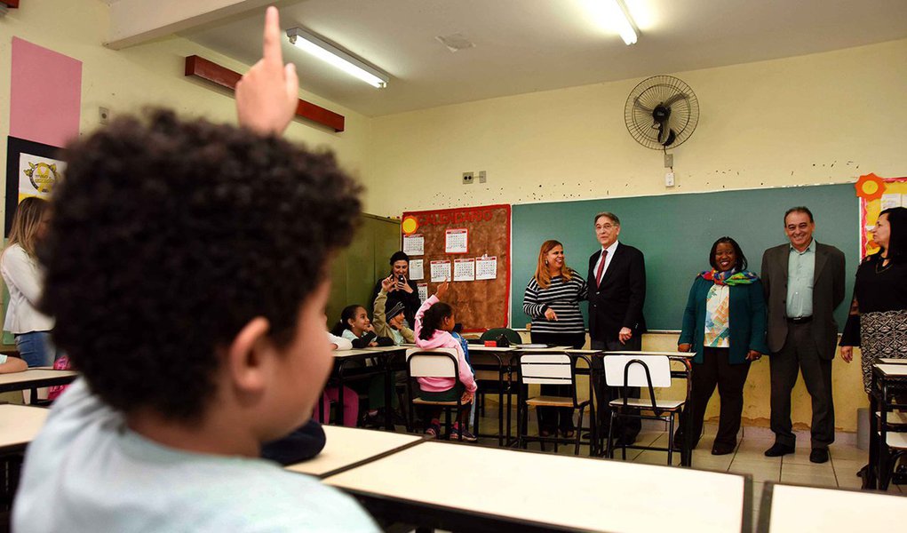 O governo de Minas Gerais publicou mais uma lista com a nomeação de 684 servidores para a Educação; nesta terça-feira (5), uma nova lista com mais 816 nomes será publicada no Diário Oficial do Estado, totalizando, com isso, 11.755 novos profissionais nomeados somente em 2017; o sexto lote contendo 1.500 nomeações contempla 1.286 regentes de aulas, 143 especialistas de Educação Básica e 52 professores de Ensino Religioso (Foto: Leonardo Lucena) O governo de Minas Gerais publicou mais uma lista com a nomeação de 684 servidores para a Educação; nesta terça-feira (5), uma nova lista com mais 816 nomes será publicada no Diário Oficial do Estado, totalizando, com isso, 11.755 novos profissionais nomeados somente em 2017; o sexto lote contendo 1.500 nomeações contempla 1.286 regentes de aulas, 143 especialistas de Educação Básica e 52 professores de Ensino Religioso