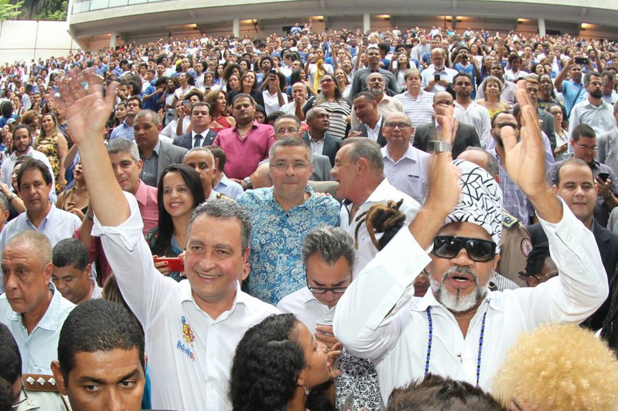 Um dos espaços mais queridos dos baianos e turistas, a Concha Acústica do Teatro Castro Alves comemora no próximo sábado (13) um ano de reabertura; o espaço passou por uma grande reforma, que o colocou de volta no cenário cultural do país, com investimento de R$ 90 milhões do governo do Estado; para Rui Costa, a reabertura da Concha foi um marco importante para o governo; "O Estado tem investido tanto em equipamentos quanto em ações de valorização da arte e cultura baianas. É com muito orgulho que comemoro esse aniversário da Concha, um equipamento emblemático para o povo baiano e, mais especialmente, para Salvador, por onde passaram artistas dos mais variados estilos", disse o governador (Foto: Romulo Faro) Um dos espaços mais queridos dos baianos e turistas, a Concha Acústica do Teatro Castro Alves comemora no próximo sábado (13) um ano de reabertura; o espaço passou por uma grande reforma, que o colocou de volta no cenário cultural do país, com investimento de R$ 90 milhões do governo do Estado; para Rui Costa, a reabertura da Concha foi um marco importante para o governo; "O Estado tem investido tanto em equipamentos quanto em ações de valorização da arte e cultura baianas. É com muito orgulho que comemoro esse aniversário da Concha, um equipamento emblemático para o povo baiano e, mais especialmente, para Salvador, por onde passaram artistas dos mais variados estilos", disse o governador