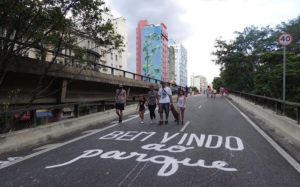 Os moradores das cercanias do Elevado João Goulart, conhecido como Minhocão, na região central de São Paulo, participaram de audiência pública para debater o futuro da via; atualmente, o local fica fechado para veículos e aberto para pedestres durante a semana a partir das 21h30, e também aos sábados e domingos; gestão de João Doria (PSDB), no entanto, quer impedir circulação de pessoas durante dias úteis e cogita abrir a via para pedestres somente das 15h30 às 19h aos sábados e das 10h às 16h aos domingos (Foto: Aquiles Lins) Os moradores das cercanias do Elevado João Goulart, conhecido como Minhocão, na região central de São Paulo, participaram de audiência pública para debater o futuro da via; atualmente, o local fica fechado para veículos e aberto para pedestres durante a semana a partir das 21h30, e também aos sábados e domingos; gestão de João Doria (PSDB), no entanto, quer impedir circulação de pessoas durante dias úteis e cogita abrir a via para pedestres somente das 15h30 às 19h aos sábados e das 10h às 16h aos domingos