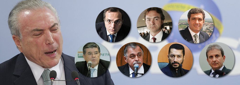 No provável último ato de Rodrigo Janot à frente da Procuradoria Geral da República, ele deverá apresentar a segunda denúncia contra Michel Temer reforçada por nada menos que sete delações; peça que será encaminhada ao Supremo Tribunal Federal acusará Temer de liderar uma organização criminosa e terá delações do doleiro Lúcio Funaro, operador do PMDB, dos empresários Joesley Batista e Ricardo Saud, da JBS, cujas provas apresentadas serão aproveitadas por Janot independente da possível perda de benefícios; também estarão na denúncia os delatores Sérgio Machado, ex-presidente da Transpetro, Paulo Roberto Costa, Fernando Baiano e Alberto Youssef; e agora com Geddel Vieira Lima também preso, Temer pode não ter mais força para barrar a denúncia na Câmara
(Foto: Aquiles Lins) No provável último ato de Rodrigo Janot à frente da Procuradoria Geral da República, ele deverá apresentar a segunda denúncia contra Michel Temer reforçada por nada menos que sete delações; peça que será encaminhada ao Supremo Tribunal Federal acusará Temer de liderar uma organização criminosa e terá delações do doleiro Lúcio Funaro, operador do PMDB, dos empresários Joesley Batista e Ricardo Saud, da JBS, cujas provas apresentadas serão aproveitadas por Janot independente da possível perda de benefícios; também estarão na denúncia os delatores Sérgio Machado, ex-presidente da Transpetro, Paulo Roberto Costa, Fernando Baiano e Alberto Youssef; e agora com Geddel Vieira Lima também preso, Temer pode não ter mais força para barrar a denúncia na Câmara