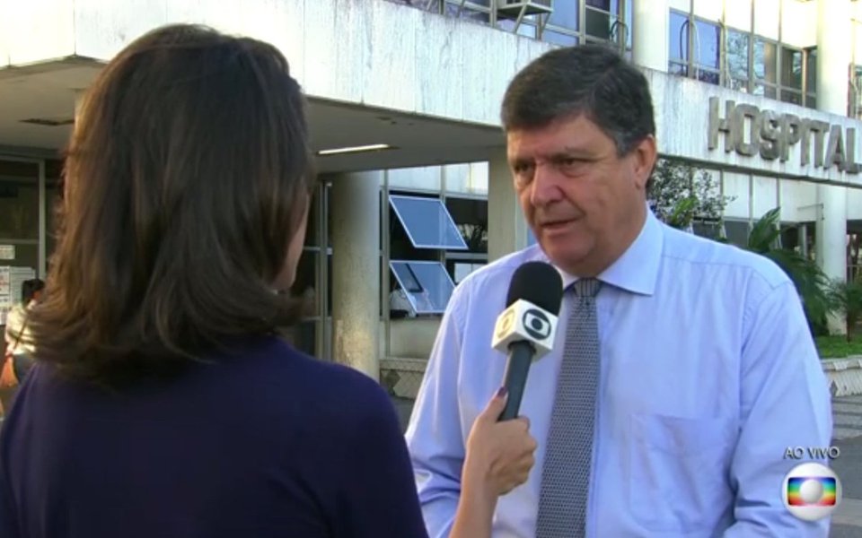 O Hospital Clementino Fraga Filho, também conhecido como Hospital do Fundão, corre o risco de fechar nos próximos dias por conta do atraso no pagamento de funcionários terceirizados, o que inviabiliza o funcionamento da unidade de saúde, com média de 400 cirurgias e 16 mil pacientes atendidos por mês; o diretor da unidade, Eduardo Cortes, acusa a reitoria da UFRJ de reter R$ 2,4 milhões que seriam utilizados para pagar funcionários extraquadro
(Foto: Leonardo Lucena)
O Hospital Clementino Fraga Filho, também conhecido como Hospital do Fundão, corre o risco de fechar nos próximos dias por conta do atraso no pagamento de funcionários terceirizados, o que inviabiliza o funcionamento da unidade de saúde, com média de 400 cirurgias e 16 mil pacientes atendidos por mês; o diretor da unidade, Eduardo Cortes, acusa a reitoria da UFRJ de reter R$ 2,4 milhões que seriam utilizados para pagar funcionários extraquadro