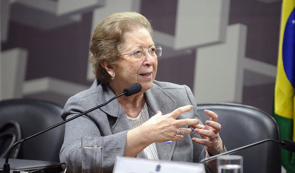 Para a cientista social e economista Tânia Bacelar os efeitos da crise econômica na Região Nordeste poderiam ser minimizados com investimentos nas áreas de infraestrutura e Educação; para ela, o impacto negativo só não foi maior em razão da pujança econômica do governo Lula na região, o que ainda segurou alguns indicadores; "Mantidas essas tendências que estão aí, a médio prazo vai ser pior para o Nordeste", destaca; para Tânia, a Lava Jato ajudou a "quebrar o país" e a elite nacional tem um "muito interessante. Todos são liberais, mas todos dependem do Estado" (Foto: Paulo Emílio) Para a cientista social e economista Tânia Bacelar os efeitos da crise econômica na Região Nordeste poderiam ser minimizados com investimentos nas áreas de infraestrutura e Educação; para ela, o impacto negativo só não foi maior em razão da pujança econômica do governo Lula na região, o que ainda segurou alguns indicadores; "Mantidas essas tendências que estão aí, a médio prazo vai ser pior para o Nordeste", destaca; para Tânia, a Lava Jato ajudou a "quebrar o país" e a elite nacional tem um "muito interessante. Todos são liberais, mas todos dependem do Estado"