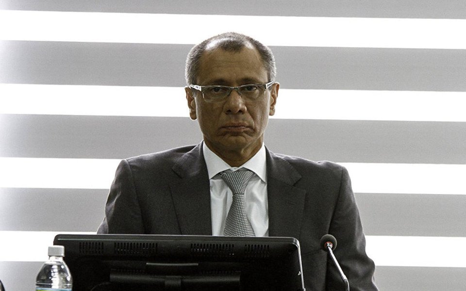 Ministério Público (MP) do Equador informou que está investigando mais de 20 funcionários e ex-agentes públicos, entre eles o vice-presidente do país Jorge Glas, por supostas irregularidades no contrato de 2012 para a exploração de um campo de petróleo na região amazônica; na época, Glas ocupava o cargo de ministro-coordenador de Setores Estratégicos durante o governo do ex-presidente Rafael Correa, que entregou o poder no dia 24 de maio para seu correligionário Lenín Moreno (Foto: Paulo Emílio) Ministério Público (MP) do Equador informou que está investigando mais de 20 funcionários e ex-agentes públicos, entre eles o vice-presidente do país Jorge Glas, por supostas irregularidades no contrato de 2012 para a exploração de um campo de petróleo na região amazônica; na época, Glas ocupava o cargo de ministro-coordenador de Setores Estratégicos durante o governo do ex-presidente Rafael Correa, que entregou o poder no dia 24 de maio para seu correligionário Lenín Moreno