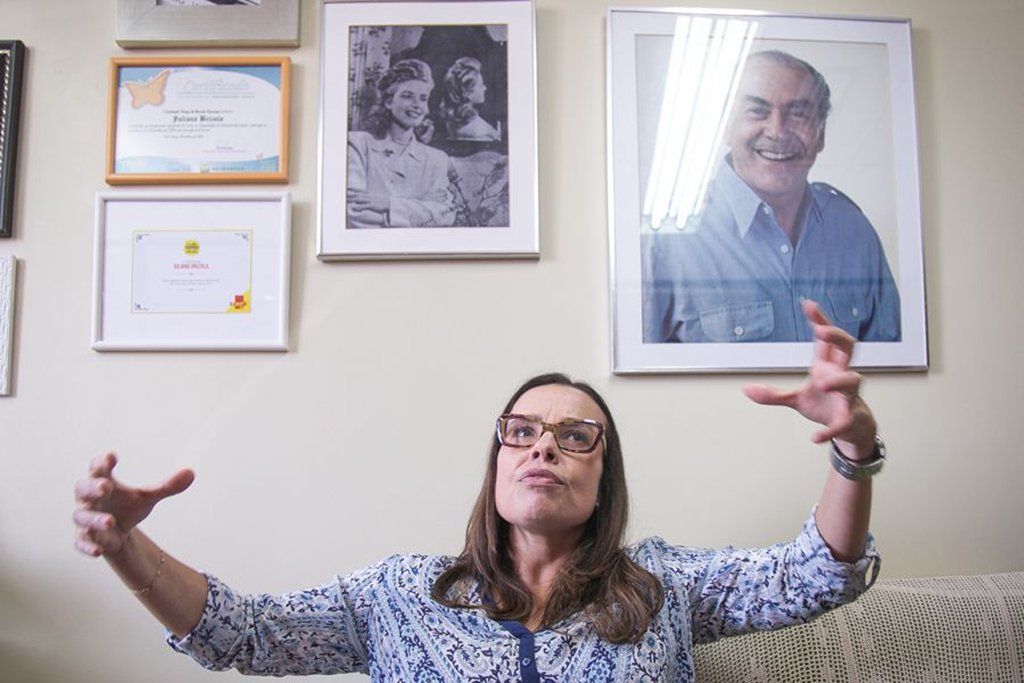Nesta segunda-feira (10), o PDT decide se continua ou deixa a base aliada do governador Sartori; a decisão é importante porque o apoio do partido, com sete deputados estaduais, é essencial para que o governo consiga aprovar PECs como a retirada de obrigatoriedade de plebiscito para privatizações/ a mais favorável ao desembarque é Juliana Brizola, neta de Leonel Brizola; "Espero que o PDT, a partir de então, comece a refletir sobre o que quer, o que acredita para o Estado, para construir a candidatura para 2018" (Foto: Leonardo Lucena) Nesta segunda-feira (10), o PDT decide se continua ou deixa a base aliada do governador Sartori; a decisão é importante porque o apoio do partido, com sete deputados estaduais, é essencial para que o governo consiga aprovar PECs como a retirada de obrigatoriedade de plebiscito para privatizações/ a mais favorável ao desembarque é Juliana Brizola, neta de Leonel Brizola; "Espero que o PDT, a partir de então, comece a refletir sobre o que quer, o que acredita para o Estado, para construir a candidatura para 2018"