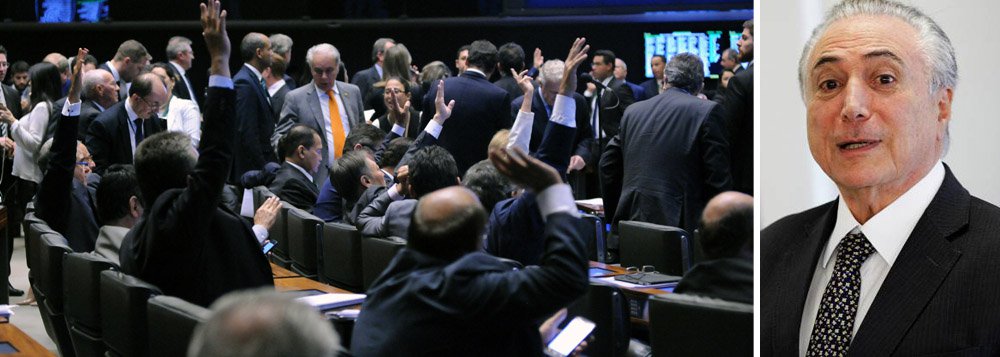 A intenção, agora, é aprovar apenas o aumento da idade mínima, ponto considerado fundamental pela equipe econômica; as demais alterações seriam discutidas somente em 2019, após a eleição presidencial de 2018; outra possibilidade seria aprovar uma espécie de minirreforma, que seria validada por meio de Medida Provisória ou projeto de lei, evitando a votação em plenário pela Câmara, onde Temer não tem votos suficientes para aprovar a reforma completa (Foto: Paulo Emílio) A intenção, agora, é aprovar apenas o aumento da idade mínima, ponto considerado fundamental pela equipe econômica; as demais alterações seriam discutidas somente em 2019, após a eleição presidencial de 2018; outra possibilidade seria aprovar uma espécie de minirreforma, que seria validada por meio de Medida Provisória ou projeto de lei, evitando a votação em plenário pela Câmara, onde Temer não tem votos suficientes para aprovar a reforma completa