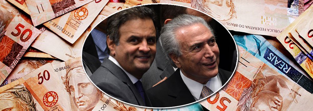Michel Temer liberou R$ 200 milhões em emendas para salvar o mandato de Aécio Neves (PSDB-MG), na sessão de ontem do Senado Federal; a denúncia foi feita pelo jornalista Josias de Souza, colunista do Uol; "unido a Aécio Neves por solidariedade política e penal, Michel Temer mobilizou-se para devolver ao senador tucano o mandato, a liberdade noturna e o passaporte. Para virar votos no plenário do Senado, Temer autorizou seus operadores políticos a acenar com a liberação de R$ 200 milhões em emendas orçamentárias", diz ele; agora, Temer tenta fechar a compra da bancada ruralista liberando a volta do trabalho escravo nas fazendas, com o fim da fiscalização (Foto: Leonardo Attuch) Michel Temer liberou R$ 200 milhões em emendas para salvar o mandato de Aécio Neves (PSDB-MG), na sessão de ontem do Senado Federal; a denúncia foi feita pelo jornalista Josias de Souza, colunista do Uol; "unido a Aécio Neves por solidariedade política e penal, Michel Temer mobilizou-se para devolver ao senador tucano o mandato, a liberdade noturna e o passaporte. Para virar votos no plenário do Senado, Temer autorizou seus operadores políticos a acenar com a liberação de R$ 200 milhões em emendas orçamentárias", diz ele; agora, Temer tenta fechar a compra da bancada ruralista liberando a volta do trabalho escravo nas fazendas, com o fim da fiscalização