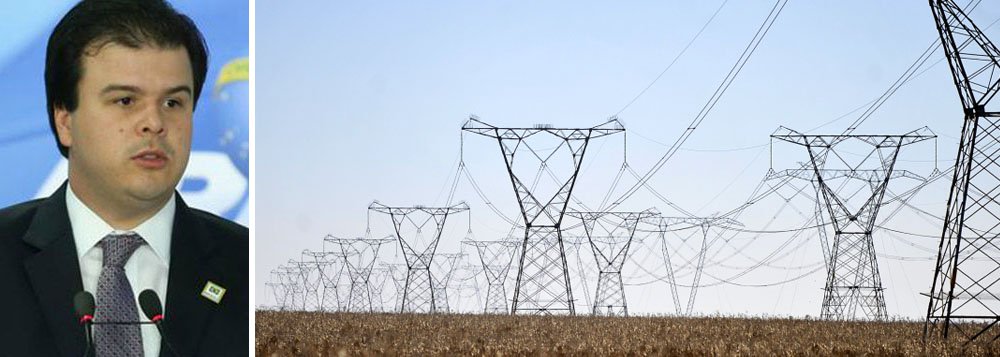 Governo quer fechar os últimos detalhes da modelagem de privatização da Eletrobras ainda neste mês, disse o ministro de Minas e Energia, Fernando Coelho Filho; expectativa é que todo o o processo possa ser concluído até o final do primeiro semestre de 2018; "Evidente que sabemos que o tempo é curto, que é um grande desafio... ainda agora no mês de setembro devemos divulgar a modelagem", disse; ministro admitiu que existem atualmente discussões sobre uma possível elevação das tarifas de energia ainda em 2017, para que o leilão de privatização das empresas não seja frustrado (Foto: Paulo Emílio) Governo quer fechar os últimos detalhes da modelagem de privatização da Eletrobras ainda neste mês, disse o ministro de Minas e Energia, Fernando Coelho Filho; expectativa é que todo o o processo possa ser concluído até o final do primeiro semestre de 2018; "Evidente que sabemos que o tempo é curto, que é um grande desafio... ainda agora no mês de setembro devemos divulgar a modelagem", disse; ministro admitiu que existem atualmente discussões sobre uma possível elevação das tarifas de energia ainda em 2017, para que o leilão de privatização das empresas não seja frustrado