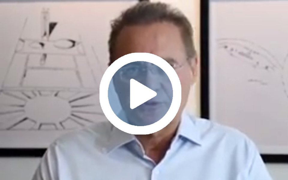 "Na crise, flexibiliza direitos, precariza o trabalho, desemprega, subemprega, arrebenta o consumo, os salários e até a arrecadação. Até onde vai essa teimosia, essa contradição, essa maldade? O Congresso vai continuar a apoiar?", questiona o senador, que agora faz oposição a Temer; assista (Foto: Gisele Federicce) "Na crise, flexibiliza direitos, precariza o trabalho, desemprega, subemprega, arrebenta o consumo, os salários e até a arrecadação. Até onde vai essa teimosia, essa contradição, essa maldade? O Congresso vai continuar a apoiar?", questiona o senador, que agora faz oposição a Temer; assista