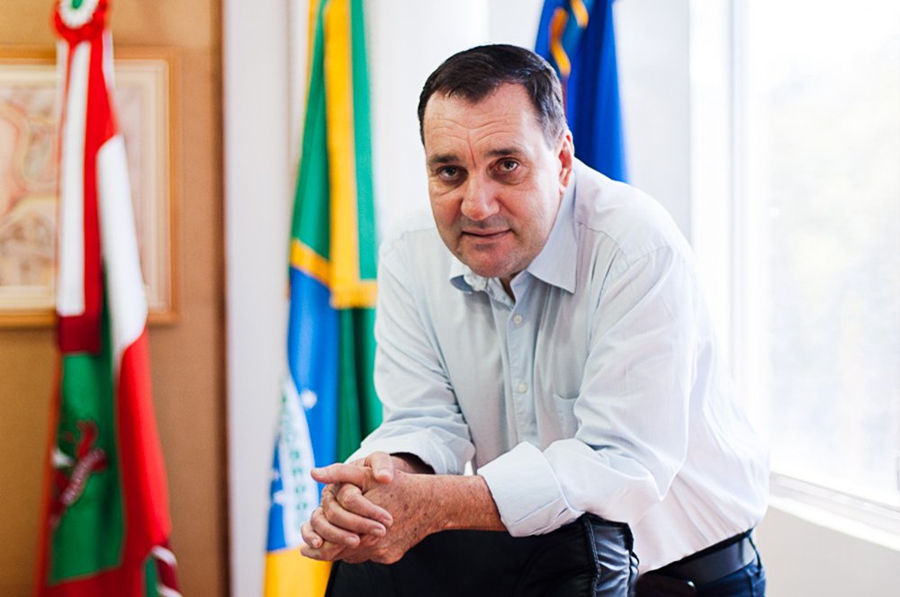 A Associação Nacional dos Dirigentes das Instituições Federais de Ensino Superior (Andifes) divulgou nota nesta segunda-feira (02), lamentando a morte do professor Luiz Carlos Cancellier, Reitor da Universidade Federal de Santa Catarina, ocorrido na manhã desta segunda; para a entidade, a morte de Cancellier causa indignação pelo modo como a investigação sobre supostas fraudes cometidas pelo reitor foi tratada pelo Judiciário e pela mídia (Foto: Charles Nisz) A Associação Nacional dos Dirigentes das Instituições Federais de Ensino Superior (Andifes) divulgou nota nesta segunda-feira (02), lamentando a morte do professor Luiz Carlos Cancellier, Reitor da Universidade Federal de Santa Catarina, ocorrido na manhã desta segunda; para a entidade, a morte de Cancellier causa indignação pelo modo como a investigação sobre supostas fraudes cometidas pelo reitor foi tratada pelo Judiciário e pela mídia
