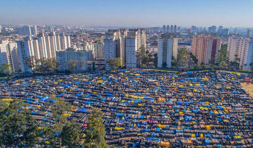 Movimento divulga site para criar rede de apoio e pede doação de alimentos; " Quem está hoje na ocupação é porque não tem outra alternativa para morar. Estão desempregadas, ou o aluguel toma grande parte do salario e não conseguem se sustentar" (Foto: Aquiles Lins) Movimento divulga site para criar rede de apoio e pede doação de alimentos; " Quem está hoje na ocupação é porque não tem outra alternativa para morar. Estão desempregadas, ou o aluguel toma grande parte do salario e não conseguem se sustentar"