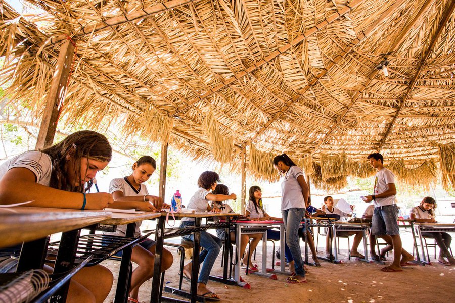 A Secretaria de Estado da Educação (Seduc) publicou edital do Processo Seletivo Simplificado (PSS) para a contratação de professores temporários para as escolas indígenas da rede pública estadual; 241 vagas foram disponibilizadas entre as 17 unidades escolares pertencentes às comunidades indígenas de Alagoas; são oferecidas vagas nas disciplinas de Português, Inglês, História, Arte, Química, além de professor auxiliar de sala de aula e dos anos iniciais (Foto: Voney Malta) A Secretaria de Estado da Educação (Seduc) publicou edital do Processo Seletivo Simplificado (PSS) para a contratação de professores temporários para as escolas indígenas da rede pública estadual; 241 vagas foram disponibilizadas entre as 17 unidades escolares pertencentes às comunidades indígenas de Alagoas; são oferecidas vagas nas disciplinas de Português, Inglês, História, Arte, Química, além de professor auxiliar de sala de aula e dos anos iniciais