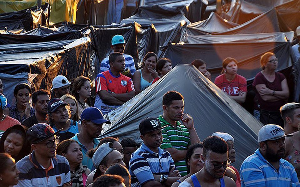 Desemprego empurra 7 mil famílias para ocupação Povo sem Medo, em São Bernardo do Campo, por retomada do Minha Casa Minha Vida. Organização enfrenta com serenidade, e firmeza, preconceitos e omissão do poder público; leia reportagem de Sarah Fernandes, na Rede Brasil Atual (Foto: Leonardo Attuch) Desemprego empurra 7 mil famílias para ocupação Povo sem Medo, em São Bernardo do Campo, por retomada do Minha Casa Minha Vida. Organização enfrenta com serenidade, e firmeza, preconceitos e omissão do poder público; leia reportagem de Sarah Fernandes, na Rede Brasil Atual