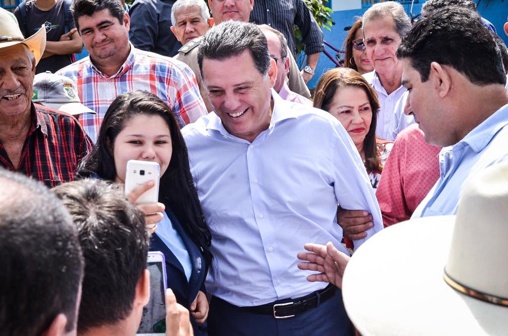O governador Marconi Perillo continua como o nome mais cotado para assumir a presidência do PSDB, que hoje é comandando de forma interina pelo senador Tasso Jereissati; o goiano, no entanto, conduz o processo com serenidade para evitar qualquer tipo de crise dentro da legenda; "Não disputarei nada que possa significar uma divisão do meu partido", disse Perillo, no encontro no jantar com deputados e os ministros Bruno Araújo (Cidades) e Antonio Imbassahy (Secretaria de Governo) (Foto: José Barbacena) O governador Marconi Perillo continua como o nome mais cotado para assumir a presidência do PSDB, que hoje é comandando de forma interina pelo senador Tasso Jereissati; o goiano, no entanto, conduz o processo com serenidade para evitar qualquer tipo de crise dentro da legenda; "Não disputarei nada que possa significar uma divisão do meu partido", disse Perillo, no encontro no jantar com deputados e os ministros Bruno Araújo (Cidades) e Antonio Imbassahy (Secretaria de Governo)