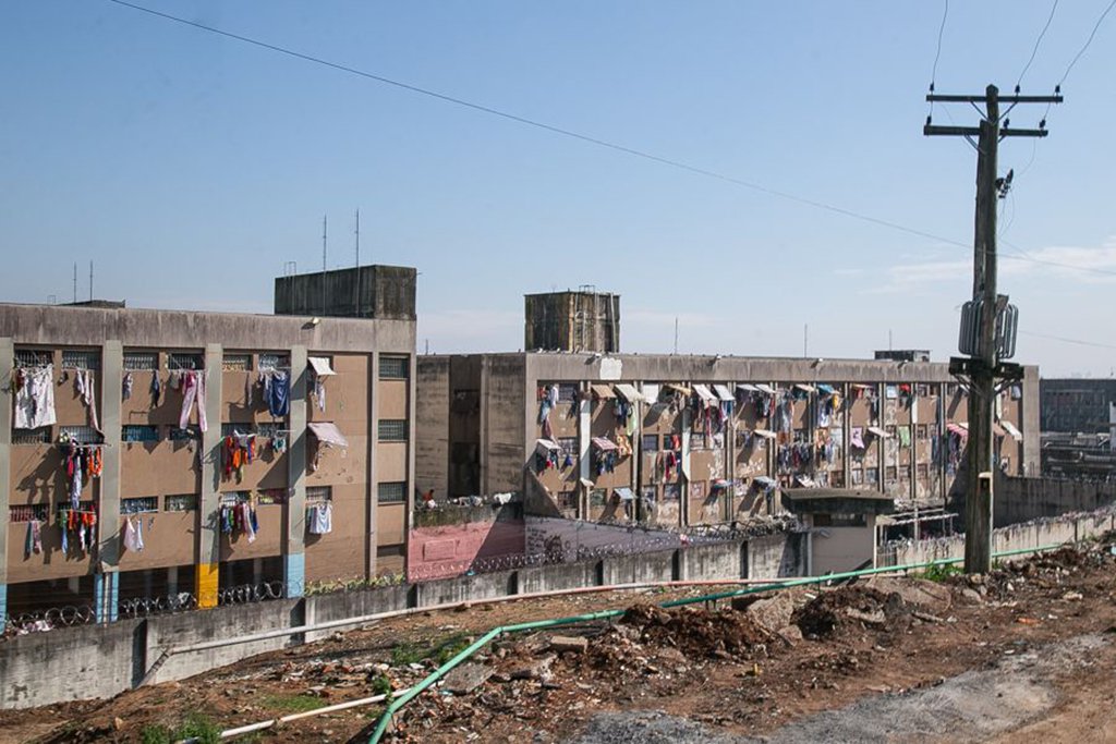 A Secretaria Estadual de Segurança Pública transferiu 20 presos da Cadeia Pública de Porto Alegre (CPPA), antigo Presídio Central, para a Penitenciária Modulada Estadual Charqueadas e para Penitenciária Estadual de Arroio dos Ratos; os detentos são considerados “líderes de uma das maiores facções criminosas da Capital” – e, além deles, outros 140 detentos do mesmo grupo foram realocados dentro da própria CPPA (Foto: Leonardo Lucena) A Secretaria Estadual de Segurança Pública transferiu 20 presos da Cadeia Pública de Porto Alegre (CPPA), antigo Presídio Central, para a Penitenciária Modulada Estadual Charqueadas e para Penitenciária Estadual de Arroio dos Ratos; os detentos são considerados “líderes de uma das maiores facções criminosas da Capital” – e, além deles, outros 140 detentos do mesmo grupo foram realocados dentro da própria CPPA
