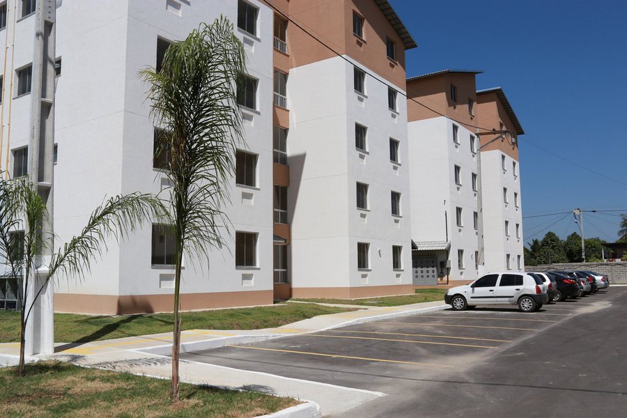O governador Camilo Santana (PT) entrega o Papel da Casa para 1.425 famílias cearenses em solenidade neste sábado (27). O Programa Papel da Casa tem o objetivo de regularizar a situação fundiária de imóveis de famílias residentes em Fortaleza com a entrega das escrituras de unidades habitacionais (Foto: Rodrigo Rocha) O governador Camilo Santana (PT) entrega o Papel da Casa para 1.425 famílias cearenses em solenidade neste sábado (27). O Programa Papel da Casa tem o objetivo de regularizar a situação fundiária de imóveis de famílias residentes em Fortaleza com a entrega das escrituras de unidades habitacionais