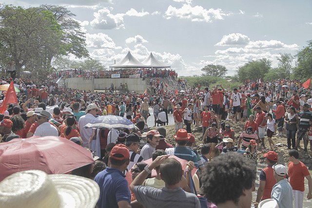 Talvez se tivesse citado Lula e Dilma como também responsáveis – os principais - pela obra de transposição do Rio São Francisco, o presidente Michel Temer teria evitado criar um palco tão imenso e positivo para os dois ex-presidentes (Foto: Voney Malta) Talvez se tivesse citado Lula e Dilma como também responsáveis – os principais - pela obra de transposição do Rio São Francisco, o presidente Michel Temer teria evitado criar um palco tão imenso e positivo para os dois ex-presidentes