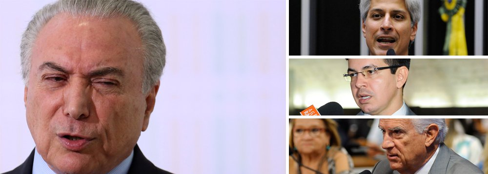 Partidos de oposição ao governo Michel Temer classificaram como um fato "extremamente grave" a nova denúncia, por obstrução da Justiça e organização criminosa, contra o peemedebista, e defenderam que a Câmara acate a nova denúncia, ao contrário da primeira que acebou sendo arquivada; "É uma denúncia extremamente grave, que mostra que na cadeira da Presidência da República está sentado o chefe de uma organização criminosa que ordenou a compra do silêncio do operador financeiro desta organização criminosa", resumiu o deputado Alessandro Molon (Rede-RJ) (Foto: Paulo Emílio) Partidos de oposição ao governo Michel Temer classificaram como um fato "extremamente grave" a nova denúncia, por obstrução da Justiça e organização criminosa, contra o peemedebista, e defenderam que a Câmara acate a nova denúncia, ao contrário da primeira que acebou sendo arquivada; "É uma denúncia extremamente grave, que mostra que na cadeira da Presidência da República está sentado o chefe de uma organização criminosa que ordenou a compra do silêncio do operador financeiro desta organização criminosa", resumiu o deputado Alessandro Molon (Rede-RJ)