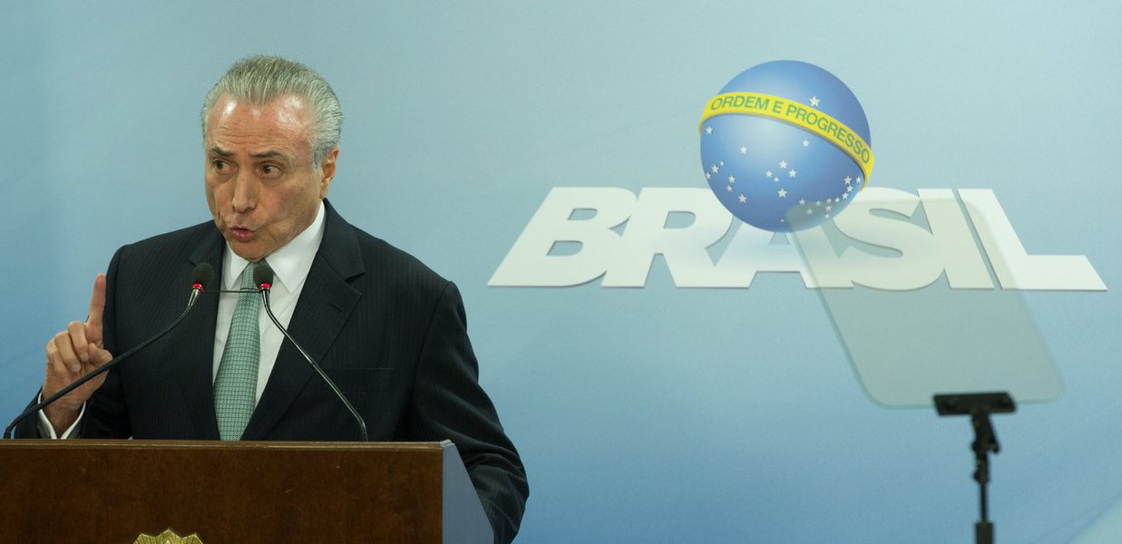 Em qualquer país minimamente sério, Michel Temer, flagrado numa conversa safada, em seu palácio oficial, já teria caído, tropeçado irremediavelmente, ou sido posto para fora em 24 horas (Foto: Jean Menezes de Aguiar) Em qualquer país minimamente sério, Michel Temer, flagrado numa conversa safada, em seu palácio oficial, já teria caído, tropeçado irremediavelmente, ou sido posto para fora em 24 horas