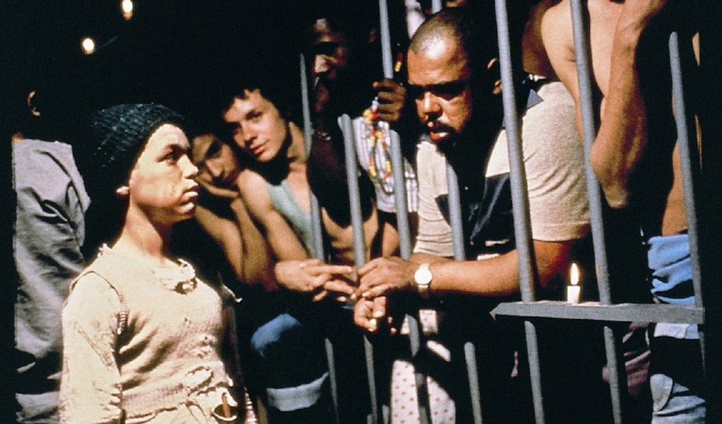 Hoje completam-se 30 anos que a polícia assassinou, em Diadema, o ator Fernando Ramos da Silva, que fez um sucesso enorme no filme Pixote. Fernando deixou uma filha de dois anos. Um dos três policiais que o mataram disseram antes de atirar: "dessa vez você não escapa, Pixote" (Foto: Lelê Teles) Hoje completam-se 30 anos que a polícia assassinou, em Diadema, o ator Fernando Ramos da Silva, que fez um sucesso enorme no filme Pixote. Fernando deixou uma filha de dois anos. Um dos três policiais que o mataram disseram antes de atirar: "dessa vez você não escapa, Pixote"