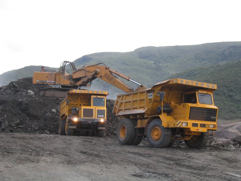 A Justiça Federal condenou a companhia Sama Minerações Associadas a pagar R$ 500 milhões por danos morais coletivos, em quatro municípios baianos; a decisão é fruto de ação movida pelos ministérios públicos Federal e Estadual; segundo a Justiça, o valor da indenização deve ser pago aos municípios de Bom Jesus da Serra, Poções, Caetanos e Vitória da Conquista; o dinheiro deve ser utilizado na compra de equipamentos e construção de unidades para tratamento de doenças associadas à exposição do amianto (Foto: Romulo Faro) A Justiça Federal condenou a companhia Sama Minerações Associadas a pagar R$ 500 milhões por danos morais coletivos, em quatro municípios baianos; a decisão é fruto de ação movida pelos ministérios públicos Federal e Estadual; segundo a Justiça, o valor da indenização deve ser pago aos municípios de Bom Jesus da Serra, Poções, Caetanos e Vitória da Conquista; o dinheiro deve ser utilizado na compra de equipamentos e construção de unidades para tratamento de doenças associadas à exposição do amianto