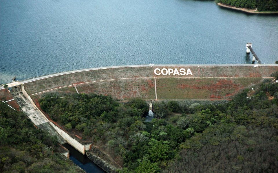 A Copasa descartou a possibilidade de racionamento de água em Belo Horizonte e região metropolitana, por causa da obra de captação do rio Paraopeba, inaugurada em dezembro de 2015; a região metropolitana teve a pior seca dos últimos 100 anos no período entre janeiro e setembro de 2017, informou a companhia (Foto: Leonardo Lucena) A Copasa descartou a possibilidade de racionamento de água em Belo Horizonte e região metropolitana, por causa da obra de captação do rio Paraopeba, inaugurada em dezembro de 2015; a região metropolitana teve a pior seca dos últimos 100 anos no período entre janeiro e setembro de 2017, informou a companhia