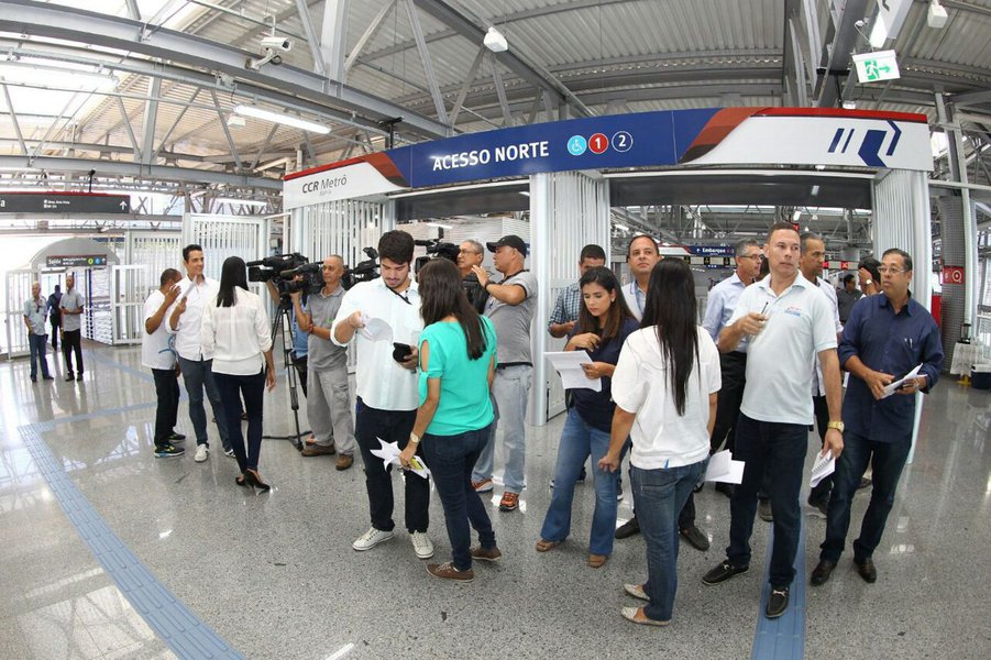 Previstas para serem entregues até maio deste ano, as estações Pernambués, Imbuí, CAB e Pituaçu estão prontas, aguardando apenas a conclusão das passarelas de acesso para entrar em funcionamento; as obras receberam visita e foram vistoriadas por autoridades nesta terça-feira; com 93% das obras das estações concluídas, a Linha 2 do Sistema Metroviário de Salvador e Lauro de Freitas estará em operação plena até o final de 2017, interligando o Acesso Norte ao Aeroporto em apenas 27 minutos (Foto: Romulo Faro) Previstas para serem entregues até maio deste ano, as estações Pernambués, Imbuí, CAB e Pituaçu estão prontas, aguardando apenas a conclusão das passarelas de acesso para entrar em funcionamento; as obras receberam visita e foram vistoriadas por autoridades nesta terça-feira; com 93% das obras das estações concluídas, a Linha 2 do Sistema Metroviário de Salvador e Lauro de Freitas estará em operação plena até o final de 2017, interligando o Acesso Norte ao Aeroporto em apenas 27 minutos