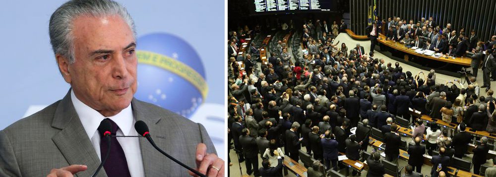 Líderes da base já começaram a pressionar o governo, trocando deputados alinhados com o Planalto dentro da Comissão de Constituição e Justiça da Câmara, às vésperas da chegada de uma nova denúncia da PGR contra Michel Temer; parlamentares estão insatisfeitos com a falta de pagamento da fatura por terem ajudado a barrar a primeira denúncia (Foto: Gisele Federicce) Líderes da base já começaram a pressionar o governo, trocando deputados alinhados com o Planalto dentro da Comissão de Constituição e Justiça da Câmara, às vésperas da chegada de uma nova denúncia da PGR contra Michel Temer; parlamentares estão insatisfeitos com a falta de pagamento da fatura por terem ajudado a barrar a primeira denúncia