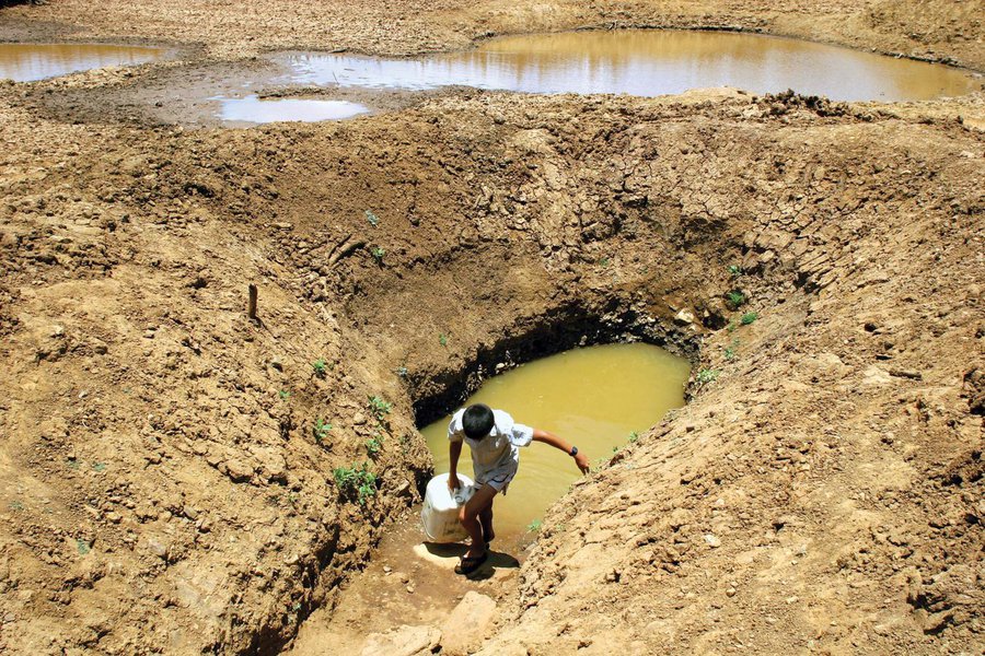 O Diário Oficial do Estado desta quarta-feira publica decreto de situação de emergência por estiagem em mais 106 municípios baianos pelo período de 180 dias; os baixos índices pluviométricos registrados nos últimos seis anos, que estão afetando quase a totalidade do estado, foram levados em consideração pelo governador Rui Costa para assinar o decreto; com os outros 115 municípios que já haviam sido homologados pelo Governo do Estado, a Bahia passa a ter mais da metade dos seus municípios em situação de emergência por causa da seca, totalizando 221 cidades (Foto: Romulo Faro) O Diário Oficial do Estado desta quarta-feira publica decreto de situação de emergência por estiagem em mais 106 municípios baianos pelo período de 180 dias; os baixos índices pluviométricos registrados nos últimos seis anos, que estão afetando quase a totalidade do estado, foram levados em consideração pelo governador Rui Costa para assinar o decreto; com os outros 115 municípios que já haviam sido homologados pelo Governo do Estado, a Bahia passa a ter mais da metade dos seus municípios em situação de emergência por causa da seca, totalizando 221 cidades