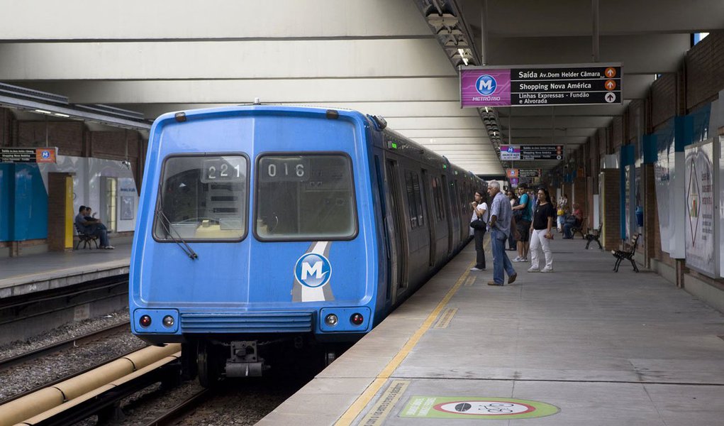 A Polícia Federal (PF) cumpre dois mandados de prisão preventiva por suspeita de corrupção na construção da Linha 4 do metrô do Rio; os suspeitos presos são um ex-subsecretário estadual de Transporte e um diretor da Companhia de Transportes sobre Trilhos do Estado do Rio de Janeiro (Foto: Leonardo Lucena) A Polícia Federal (PF) cumpre dois mandados de prisão preventiva por suspeita de corrupção na construção da Linha 4 do metrô do Rio; os suspeitos presos são um ex-subsecretário estadual de Transporte e um diretor da Companhia de Transportes sobre Trilhos do Estado do Rio de Janeiro
