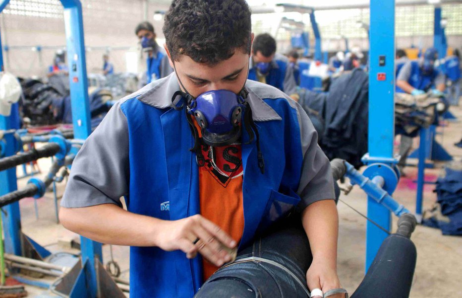 Em fevereiro, as micro e pequenas empresas geraram cerca de 54 mil vagas de trabalho; "As micro e pequenas empresas estão sendo as responsáveis pela geração de empregos este ano, o que é um bom sinal, mas ainda é muito cedo para se falar em retomada do crescimento. Começamos 2017 com o pé direito", afirma o presidente do Sebrae, Guilherme Afif Domingos (Foto: Gisele Federicce) Em fevereiro, as micro e pequenas empresas geraram cerca de 54 mil vagas de trabalho; "As micro e pequenas empresas estão sendo as responsáveis pela geração de empregos este ano, o que é um bom sinal, mas ainda é muito cedo para se falar em retomada do crescimento. Começamos 2017 com o pé direito", afirma o presidente do Sebrae, Guilherme Afif Domingos