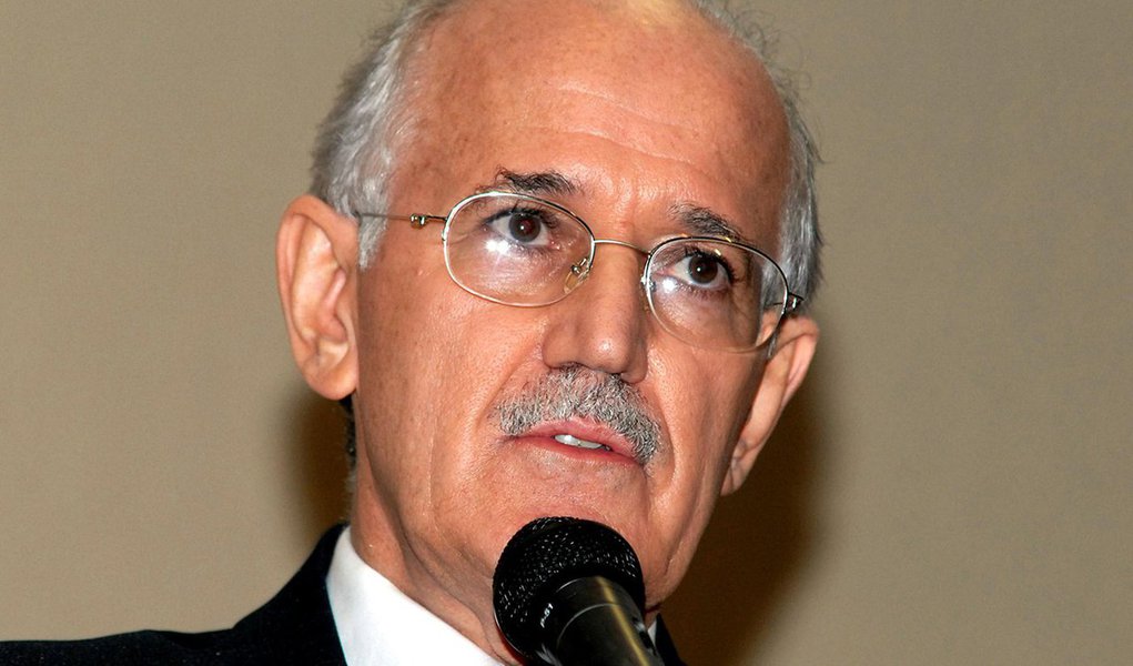 Ex-diretor-geral da Polícia Federal e da Agência Brasileira de Inteligência (ABIN) Paulo Lacerda disse, durante depoimento ao juiz federal Sérgio Moro, na ação penal que investiga o apartamento tríplex no Guarujá que supostamente seria de propriedade do ex-presidente Luiz Inácio Lula da Silva e o pagamento do armazenamento do acervo presidencial, que nunca sofreu qualquer tipo de interferência durante o governo Lula; "Nunca tive interferência, ao contrário, sempre tive autonomia e apoio para atuar", afirmou (Foto: Paulo Emílio) Ex-diretor-geral da Polícia Federal e da Agência Brasileira de Inteligência (ABIN) Paulo Lacerda disse, durante depoimento ao juiz federal Sérgio Moro, na ação penal que investiga o apartamento tríplex no Guarujá que supostamente seria de propriedade do ex-presidente Luiz Inácio Lula da Silva e o pagamento do armazenamento do acervo presidencial, que nunca sofreu qualquer tipo de interferência durante o governo Lula; "Nunca tive interferência, ao contrário, sempre tive autonomia e apoio para atuar", afirmou