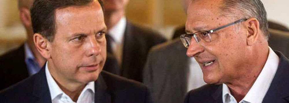 O crescimento da simpatia ao nome de João Doria, prefeito de São Paulo, como candidato do PSDB às eleições presidenciais de 2018 já causa preocupação no governador do Estado, Geraldo Alckmin, de olho na indicação tucana para a disputa; para tentar travar o avanço de Doria na disputa à Presidência, ele tem reforçado o apelo ao pupilo para disputar sua sucessão no governo paulista (Foto: Giuliana Miranda) O crescimento da simpatia ao nome de João Doria, prefeito de São Paulo, como candidato do PSDB às eleições presidenciais de 2018 já causa preocupação no governador do Estado, Geraldo Alckmin, de olho na indicação tucana para a disputa; para tentar travar o avanço de Doria na disputa à Presidência, ele tem reforçado o apelo ao pupilo para disputar sua sucessão no governo paulista