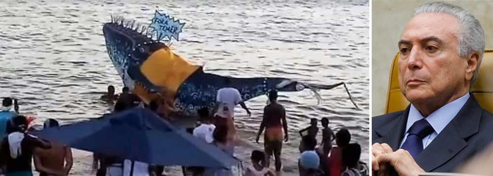 Carnaval do "Fora Temer" continua na capital baiana. Depois do coro entoado pela banda Baiana System, acompanhado por milhares de foliões, até uma baleia apareceu para protestar contra o peemedebista, alçado ao poder depois de um golpe parlamentar em 2016; manifestação ocorreu na famosa praia de Itapuã, imortalizada por Vinícius de Morais (Foto: Aquiles Lins) Carnaval do "Fora Temer" continua na capital baiana. Depois do coro entoado pela banda Baiana System, acompanhado por milhares de foliões, até uma baleia apareceu para protestar contra o peemedebista, alçado ao poder depois de um golpe parlamentar em 2016; manifestação ocorreu na famosa praia de Itapuã, imortalizada por Vinícius de Morais