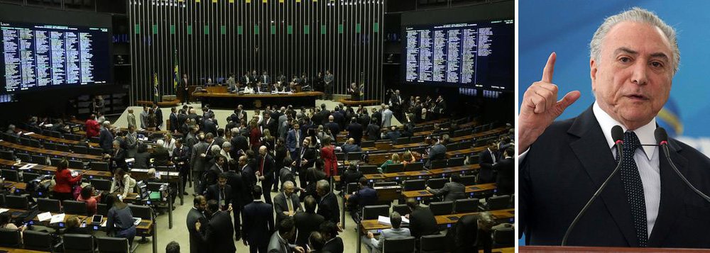 A colunista do 247 Tereza Cruvinel avalia que a oposição pode fazer Michel Temer "sangrar" ao longo do processo de votação da segunda denúncia - por organização criminosa e obstrução da Justiça - pela Câmara; segundo ela, a oposição deverá usar o recurso de obstrução da pauta, evitando o quórum mínimo necessário, para que a sangria continue; "Não temos votos para ganhar mas eles não têm 342 para garantir a votação. A arma que nos resta é a obstrução, impedindo que Temer enterre a denúncia, condenando-o a ficar no cargo mas sangrando, com esta faca no pescoço. Para o Brasil não fará diferença porque Temer já não governa, quem governa é o Meirelles", confirma o deputado Silvio Costa (Avante-PE) (Foto: Tereza Cruvinel) A colunista do 247 Tereza Cruvinel avalia que a oposição pode fazer Michel Temer "sangrar" ao longo do processo de votação da segunda denúncia - por organização criminosa e obstrução da Justiça - pela Câmara; segundo ela, a oposição deverá usar o recurso de obstrução da pauta, evitando o quórum mínimo necessário, para que a sangria continue; "Não temos votos para ganhar mas eles não têm 342 para garantir a votação. A arma que nos resta é a obstrução, impedindo que Temer enterre a denúncia, condenando-o a ficar no cargo mas sangrando, com esta faca no pescoço. Para o Brasil não fará diferença porque Temer já não governa, quem governa é o Meirelles", confirma o deputado Silvio Costa (Avante-PE)