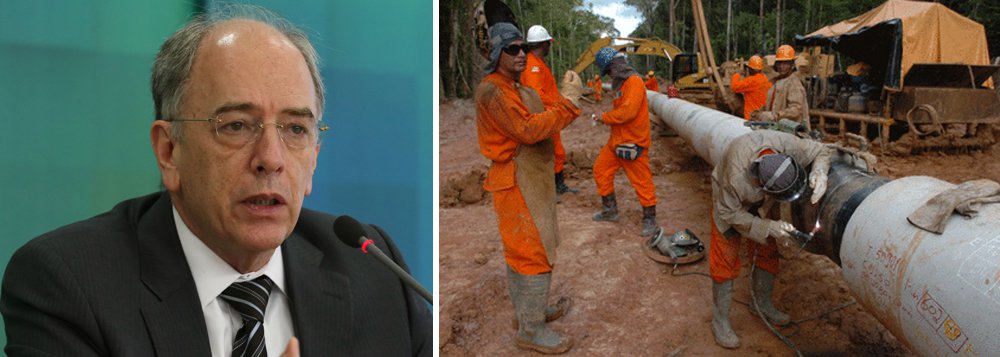A Federação Única dos Petroleiros (FUP) denunciou nesta terça-feira, 23, que o presidente da Petrobras, Pedro Parente, segue indiferente à iminência da saída de Michel Temer da Presidência e continua as ações de venda da petroleira brasileira; "Em menos de uma semana, a gestão golpista da Petrobrás colocou à venda dois grandes campos de gás natural no Amazonas, que já estão sendo negociados com empresas estrangeiras. Primeiro foi o Campo de Azulão, na Bacia do Amazonas, agora é o Campo de Juruá, na Bacia do Solimões", diz a FUP (Foto: Aquiles Lins) A Federação Única dos Petroleiros (FUP) denunciou nesta terça-feira, 23, que o presidente da Petrobras, Pedro Parente, segue indiferente à iminência da saída de Michel Temer da Presidência e continua as ações de venda da petroleira brasileira; "Em menos de uma semana, a gestão golpista da Petrobrás colocou à venda dois grandes campos de gás natural no Amazonas, que já estão sendo negociados com empresas estrangeiras. Primeiro foi o Campo de Azulão, na Bacia do Amazonas, agora é o Campo de Juruá, na Bacia do Solimões", diz a FUP