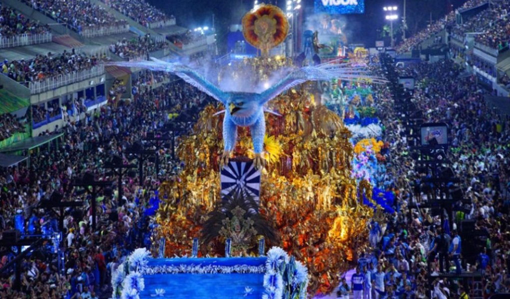 O tradicional desfile das campeãs do carnaval de Rio de Janeiro ainda tem ingressos à venda; no sábado (4), as seis primeiras colocadas do Grupo Especial vão se apresentar na Marquês de Sapucaí a partir das 22h; a Portela, campeã do carnaval, será a última escola a desfilar; ela trouxe para Marquês de Sapucaí um enredo sobre os rios, inspirado na canção Foi um Rio que Passou em Minha Vida, do portelense Paulinho da Viola (Foto: Voney Malta) O tradicional desfile das campeãs do carnaval de Rio de Janeiro ainda tem ingressos à venda; no sábado (4), as seis primeiras colocadas do Grupo Especial vão se apresentar na Marquês de Sapucaí a partir das 22h; a Portela, campeã do carnaval, será a última escola a desfilar; ela trouxe para Marquês de Sapucaí um enredo sobre os rios, inspirado na canção Foi um Rio que Passou em Minha Vida, do portelense Paulinho da Viola